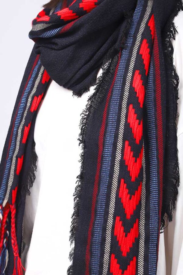 YARN-DYED-AZTEC-NAVY-WOMEN-SCARF-2