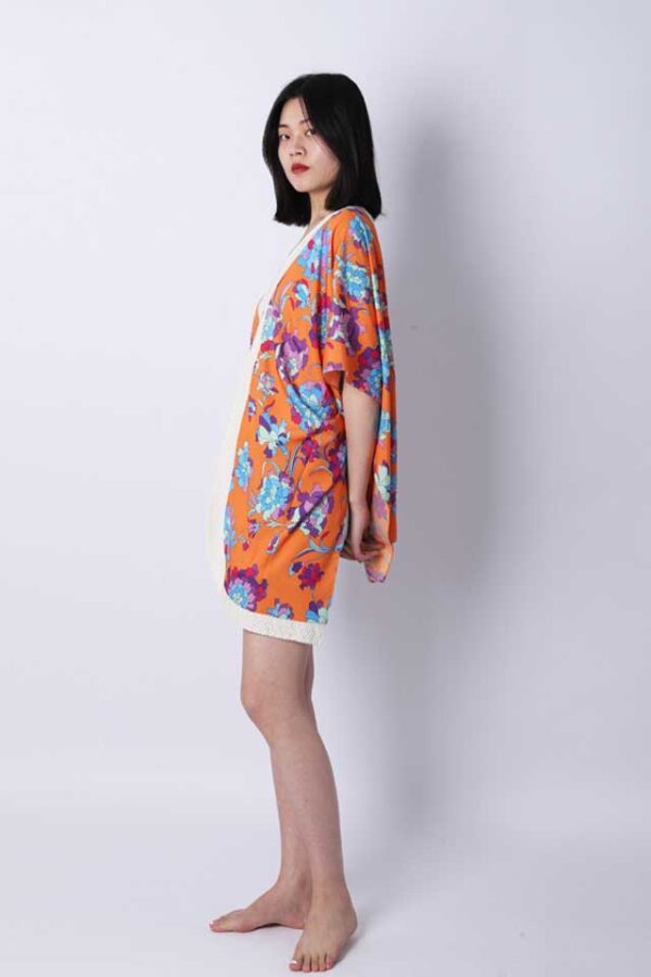 Short-floral-print-lace-kimono-side-(2)